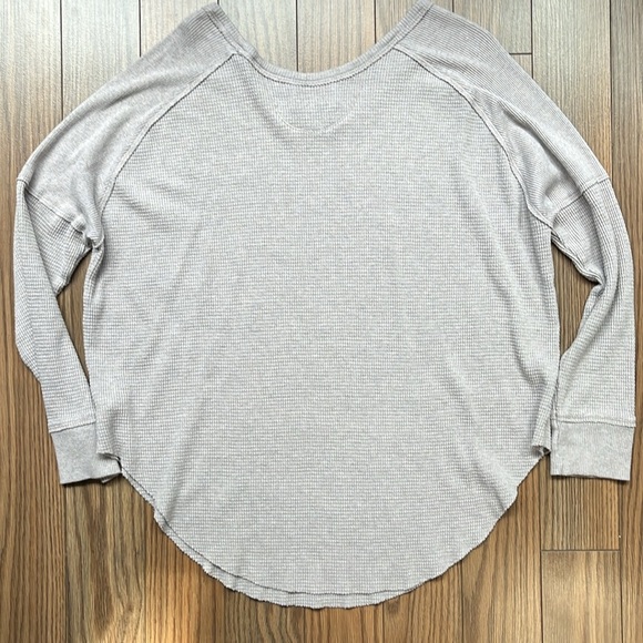 SOLD Aritzia TNA Alder Thermal Long Sleeve size small - Picture 8 of 10